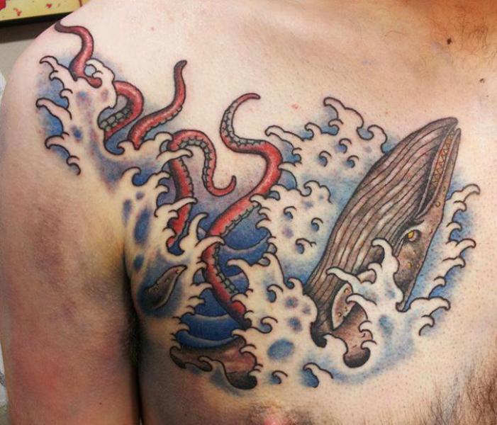 Tatuaż Klatka Piersiowa Fala Wieloryb przez Spilled Ink Tattoo