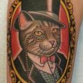 tatuaje Fantasy Gato Medallón por Spilled Ink Tattoo