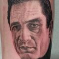 tatuaje Retrato Realista Johnny Cash por Spilled Ink Tattoo