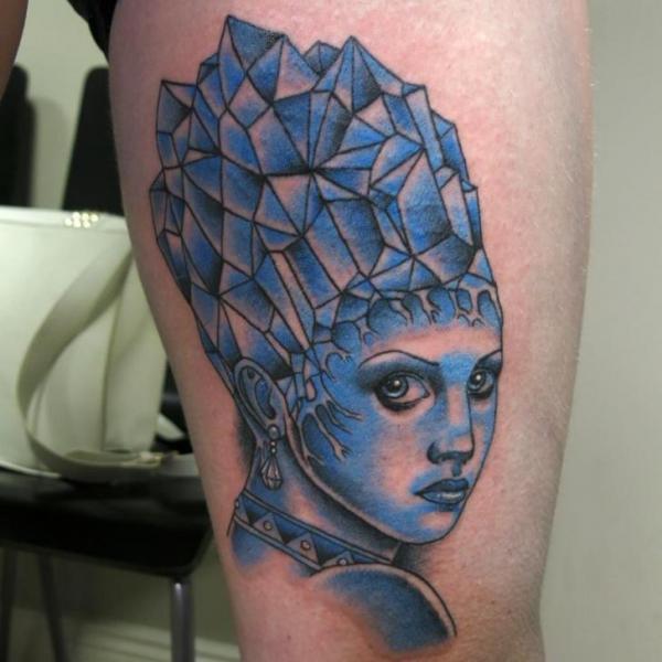 Tatuaje Fantasy Mujer Muslo Diamante por Spilled Ink Tattoo