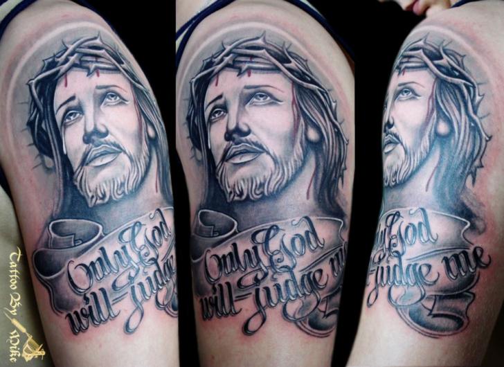 Tatuaggio Spalla Scritte Religiosi di Tattoo Rascal