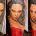 tatuaje Brazo Retrato Realista por Henrik Tattoo