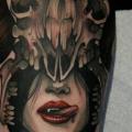 tatuaje Brazo Cráneo Vampiro por Mitch Allenden