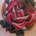 Old School Blumen Anker Oberschenkel tattoo von Mitch Allenden