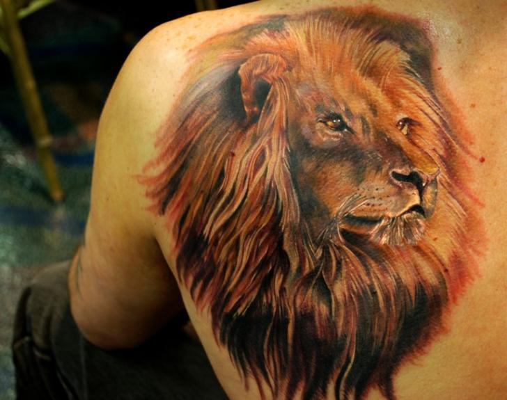 Realistische Rücken Löwen Tattoo von Ron Russo