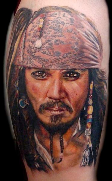 Tatuaje Hombro Retrato Realista Johnny Depp por Ron Russo
