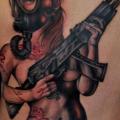 Frauen Rücken Waffen Gas Masken tattoo von Benjamin Laukis