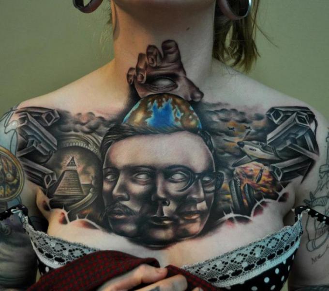 Fantasie Brust Tattoo von Benjamin Laukis