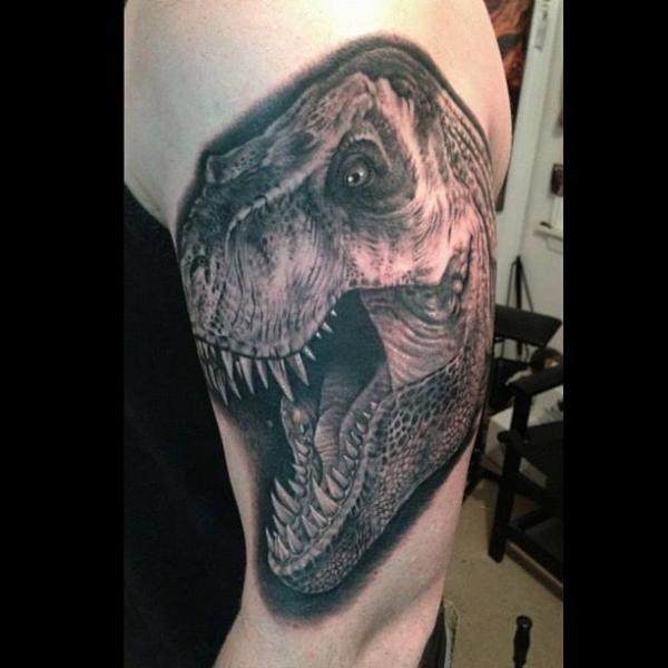 Tatuaje Hombro Realista Dinosaurio por Bob Tyrrel