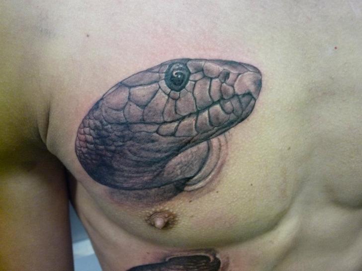 Tatuaje Realista Serpiente Pecho 3d por Victor Chil