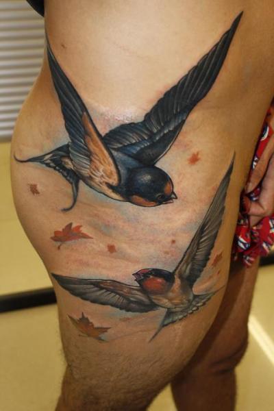 Tatuaje Realista Lado Culo Pájaro por Victor Chil