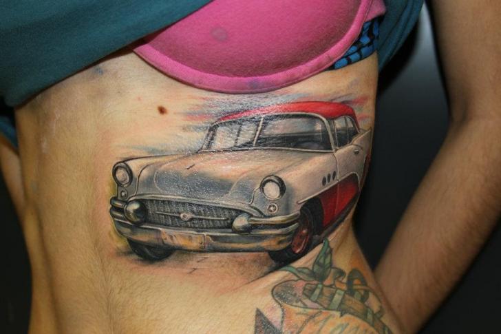 Realistische Seite Auto Tattoo von Victor Chil