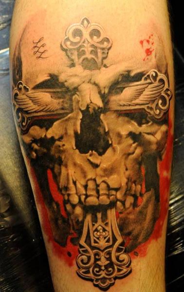 Tatuaje Brazo Cráneo Cruz por Radical Ink