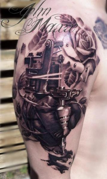 Schulter Realistische Tattoo Maschine Tattoo von Radical Ink