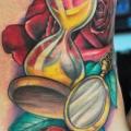 tatuaje Flor Lado Clepsidra Mariquita por Triple Six Studios