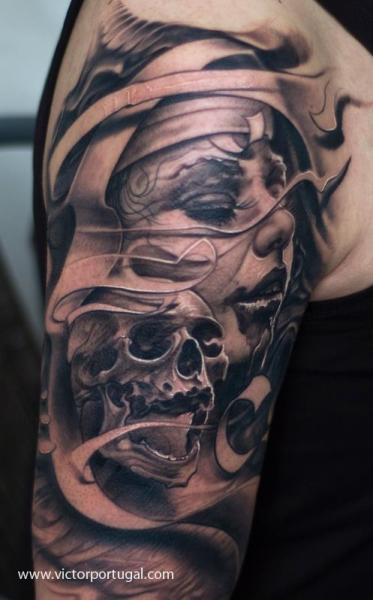 Shoulder Skull Women Tattoo by Victor Portugal