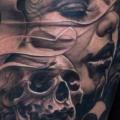 Schulter Totenkopf Frauen tattoo von Victor Portugal