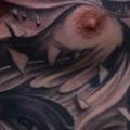Brust Seite Totenkopf Frauen tattoo von Victor Portugal