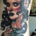 tatuaggio New School Fianco Gypsy di Emily Rose Murray