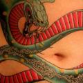 tatuaje Serpiente Lado Vientre por Salt Water Tattoo