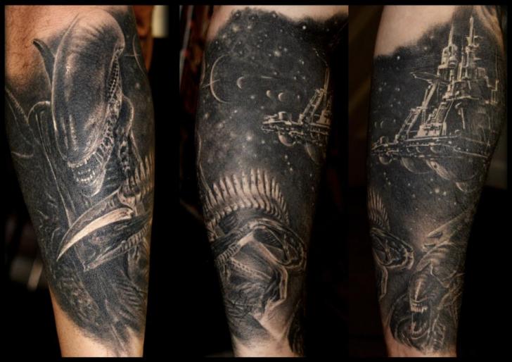 Tatuaggio Braccio Fantasy Alien di Dark Raptor Tattoo
