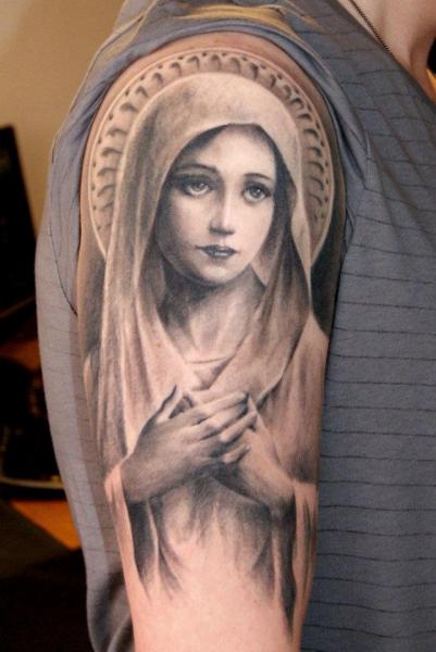 Tatuaggio Spalla Braccio Religiosi Madonna di Dark Raptor Tattoo