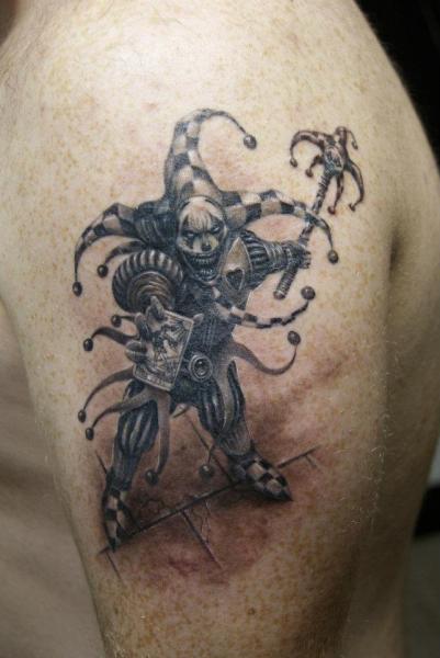 Tatuaggio Spalla Fantasy Joker di Dark Raptor Tattoo