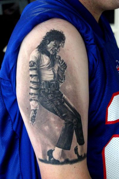 Tatuaje Hombro Religioso Michael Jackson por Dark Raptor Tattoo
