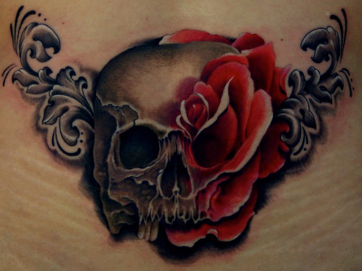 Tatuagem Flor Caveira Rosa por Tim Mc Evoy