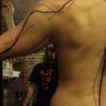 Arm Rücken Linien tattoo von Kostek Stekkos