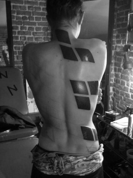 Rücken Geometrisch Tattoo von Kostek Stekkos