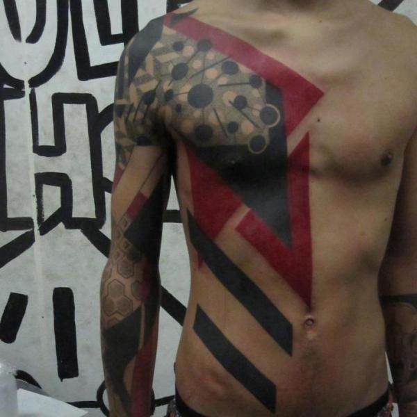 Tatuaggio Petto Dotwork Manica di Kostek Stekkos