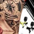 Arm Realistische Kompass tattoo von Kronik Tattoo