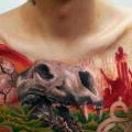 tatuaje Fantasy Pecho Cráneo por Kronik Tattoo