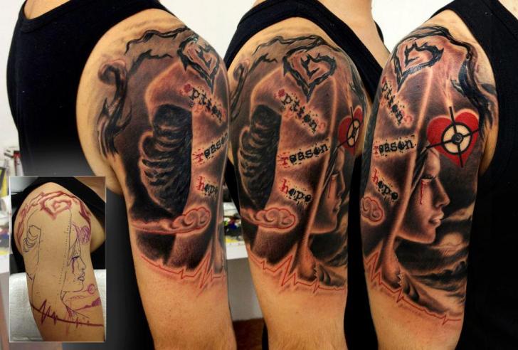 Tatuaggio Spalla Trash Polka di Kronik Tattoo