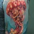 tatuaje Hombro Realista Medusa por Kronik Tattoo