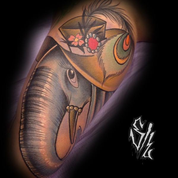 Tatuaggio Braccio Fantasy Elefante di Sketchy Lawyer