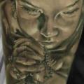 Waden Gebetshände Religiös tattoo von Qrucz Tattoo