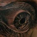 Shoulder Realistic Eye tattoo by Qrucz Tattoo