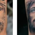 tatuaje Brazo Jesús Religioso por Darwin Enriquez