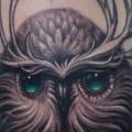 tatuaje Hombro Búho Ciervo por Darwin Enriquez