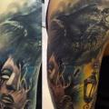 Shoulder Realistic Lamp Crow tattoo by Sile Sanda