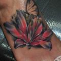 Fuß Blumen Schmetterling tattoo von Sile Sanda