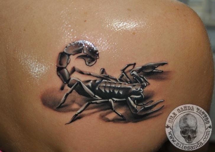 Tatuaje Hombro Realista Escorpión 3d por Sile Sanda