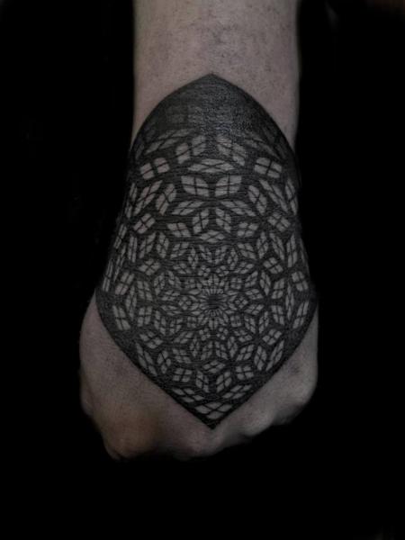 Tatuaje Mano Dotwork por The Lace Makers Sweat Shop