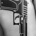 tatuaggio Pistola Tribali Coscia di 2 Spirit Tattoo