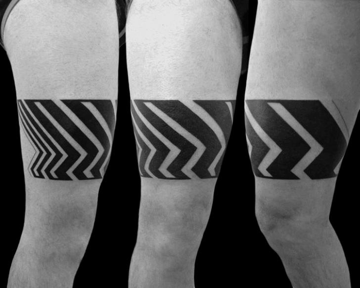 Tatuaż Noga Tribal przez 2 Spirit Tattoo