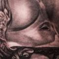 tatuaje Brazo Estatuas Casco por Remis Tatooo