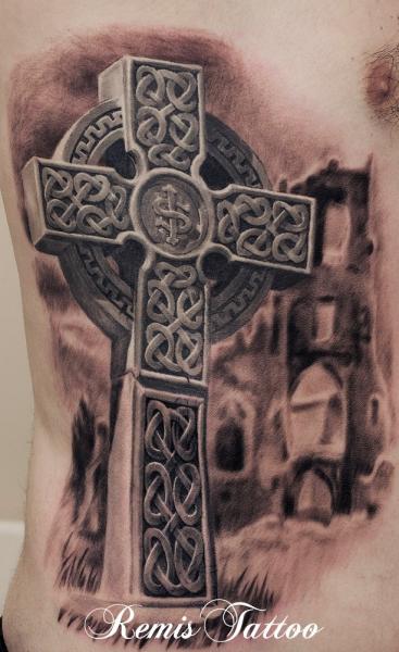 Tatuaggio Fianco Croce Celtici 3d di Remis Tatooo