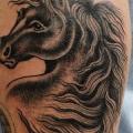 tatuaje Brazo Caballo por Sarah Carter